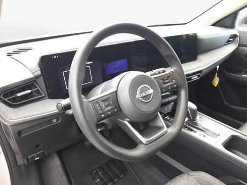 Used 2026 Nissan Kicks SV FWD image 13
