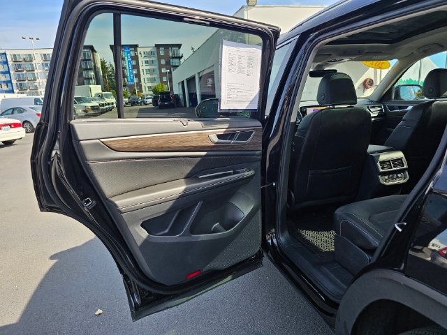 Used 2024 Volkswagen Atlas SEL AWD/4WD image 19