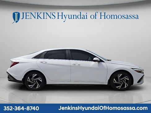 New 2026 Hyundai Elantra Limited FWD image 3