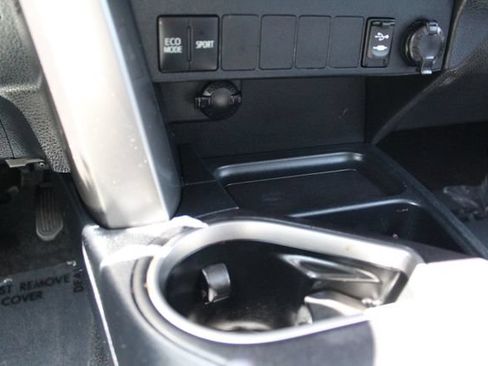 Used 2017 Toyota RAV4 XLE w/ Carpet Mat Package FWD image 42