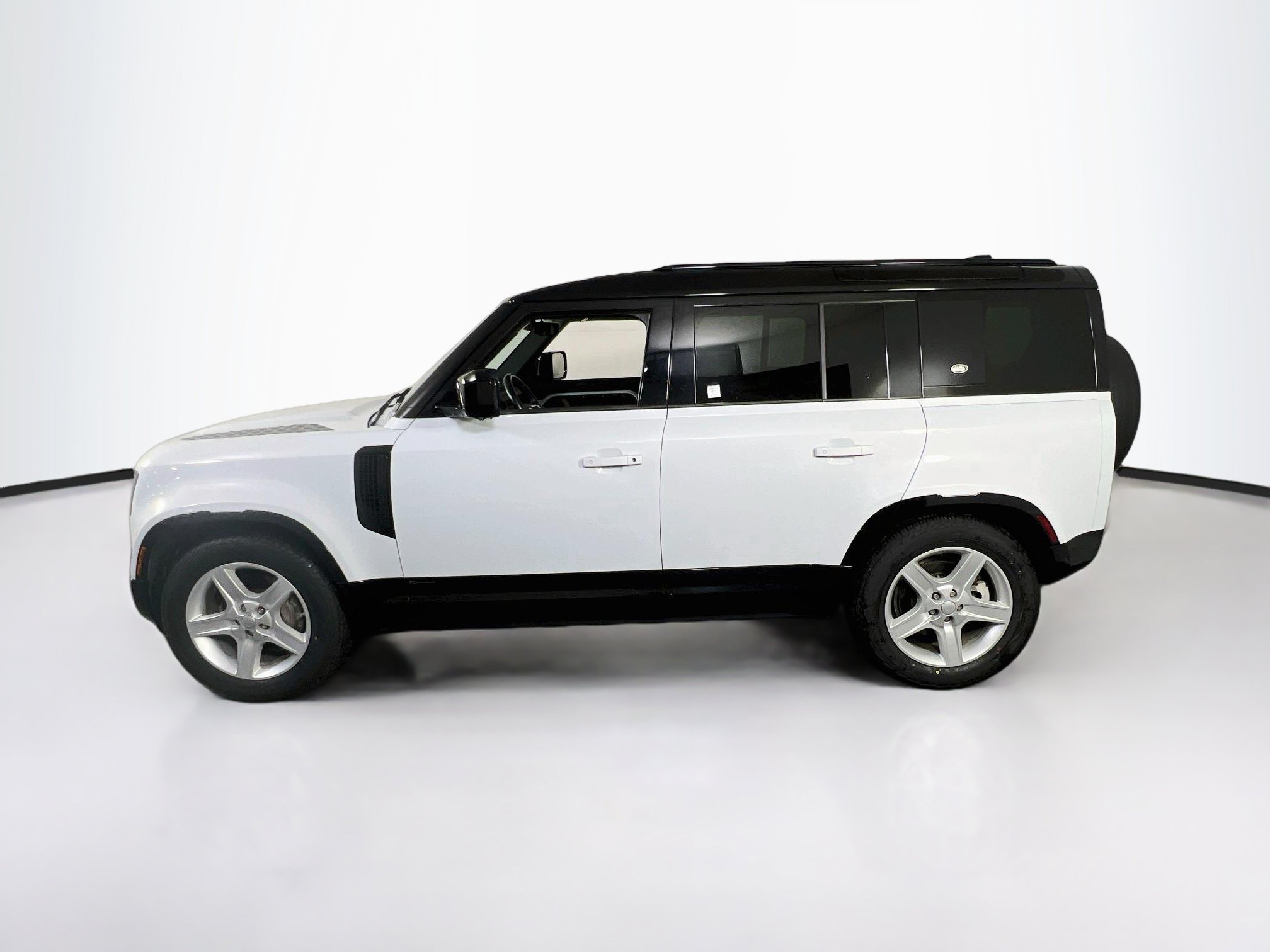 Used 2021 Land Rover Defender 110 X-Dynamic HSE AWD/4WD image 8