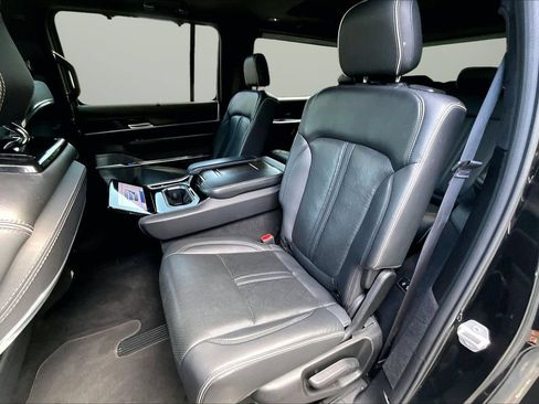 Used 2023 Jeep Grand Wagoneer Series II AWD/4WD image 22