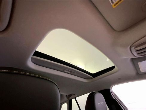 Used 2024 Chevrolet Trax ACTIV w/ Sunroof Package FWD image 28