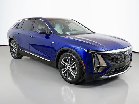 Used 2024 Cadillac Lyriq Luxury RWD image 2