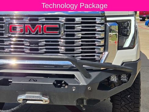 Used 2024 GMC Sierra 2500 Denali w/ Denali Reserve Package AWD/4WD image 11