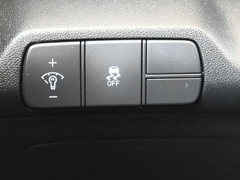 Used 2025 Hyundai Elantra SEL w/ Cargo Package image 24