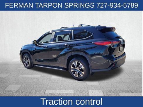 Used 2023 Toyota Highlander XLE image 7