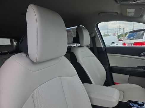Used 2023 Kia Sportage EX FWD image 10