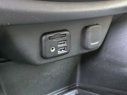 Used 2023 Chevrolet Traverse High Country image 32