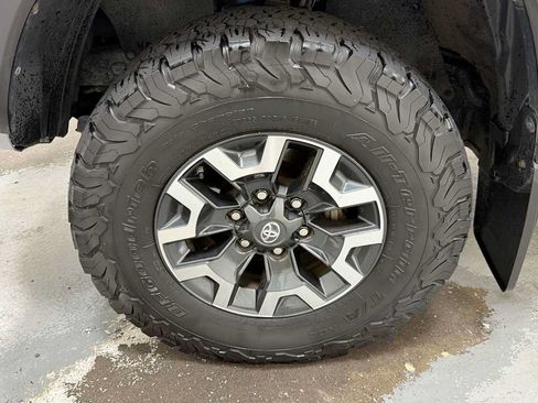 Certified 2018 Toyota Tacoma TRD Off-Road w/ TRD Premium Off Road Package AWD/4WD image 10