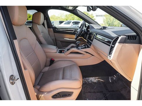 Used 2023 Porsche Cayenne Platinum Edition AWD/4WD image 18