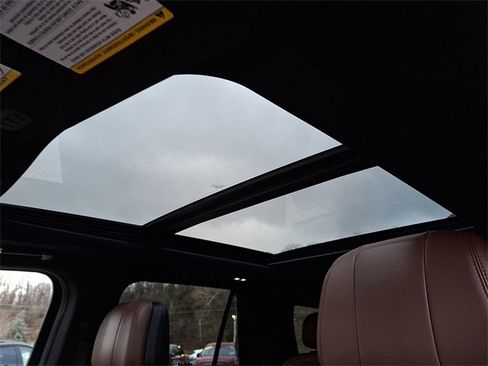 Used 2025 Lincoln Navigator Reserve image 14