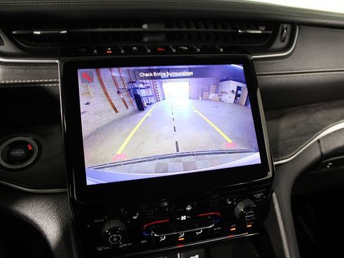 Used 2023 Jeep Grand Cherokee Limited AWD/4WD image 21