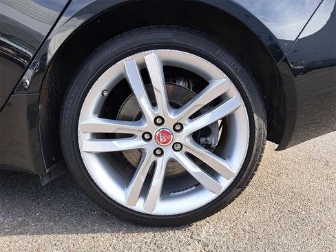 Used 2018 Jaguar XE Prestige image 35