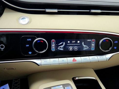 Used 2025 Genesis GV70 3.5T Sport w/ Sport Prestige Package AWD/4WD image 18