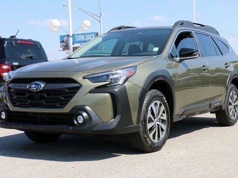 Used 2025 Subaru Outback Premium image 1