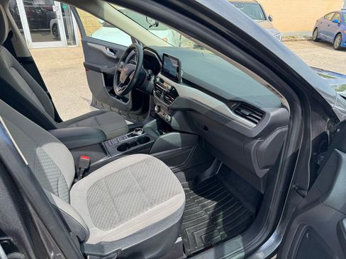 Used 2020 Ford Escape SE image 19