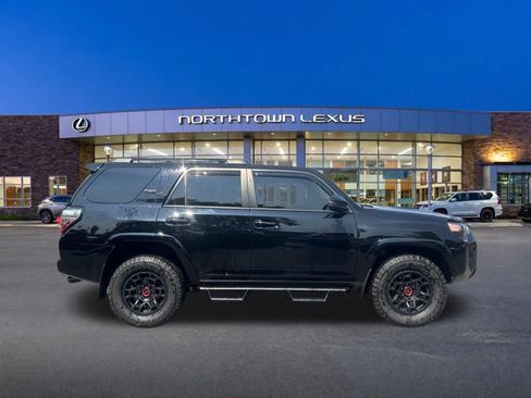 Used 2022 Toyota 4Runner TRD Off-Road Premium AWD/4WD image 20