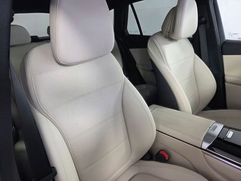 Used 2025 Mercedes-Benz GLC 300 image 29