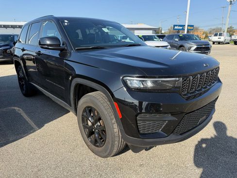 Used 2025 Jeep Grand Cherokee Altitude AWD/4WD image 1