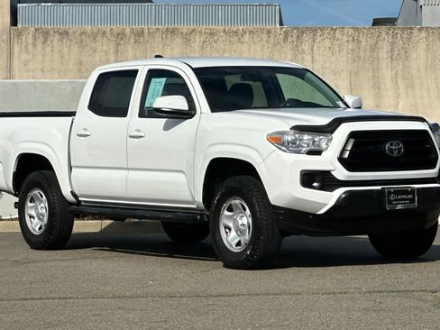 Used 2020 Toyota Tacoma SR image 5
