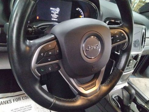 Used 2019 Jeep Grand Cherokee Limited image 27