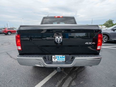 Used 2021 RAM 1500 4x4 Crew Cab Classic w/ Chrome Appearance Group image 5