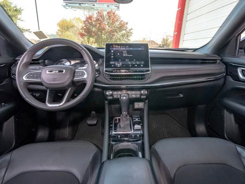 Used 2023 Jeep Compass Trailhawk image 40