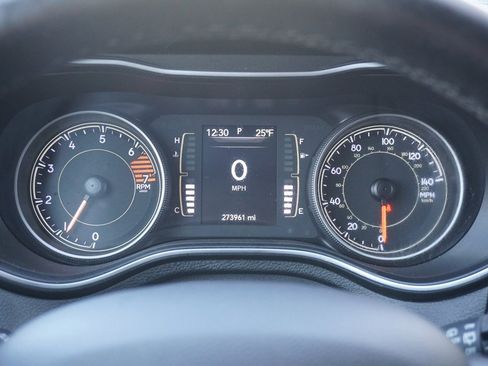 Used 2019 Jeep Cherokee Latitude Plus w/ Comfort/Convenience Group image 19