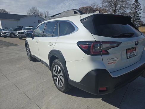 Used 2023 Subaru Outback Premium AWD/4WD image 6