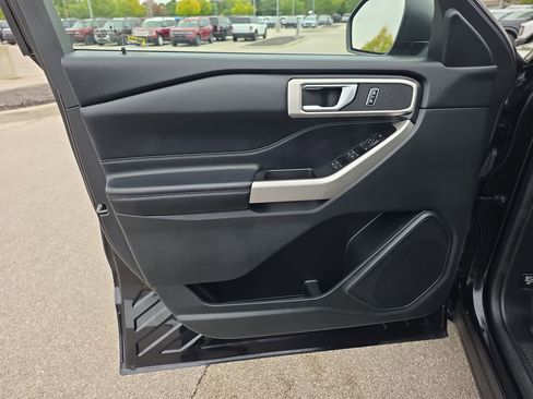 Used 2022 Ford Explorer XLT w/ Equipment Group 202A image 21