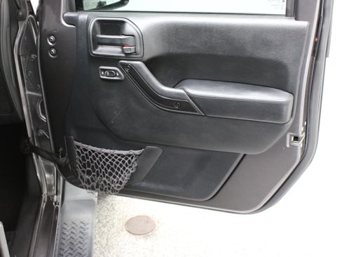 Used 2017 Jeep Wrangler Unlimited Sahara AWD/4WD image 33