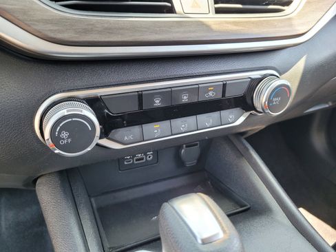 Used 2025 Nissan Altima 2.5 SV FWD image 20