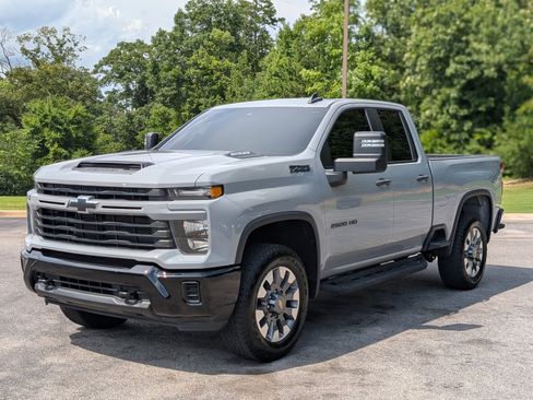 Used 2024 Chevrolet Silverado 2500 Custom w/ Custom Value Package AWD/4WD image 5