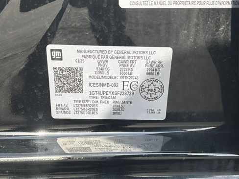 Used 2025 GMC Sierra 2500 AT4 w/ AT4 Premium Plus Package AWD/4WD image 36