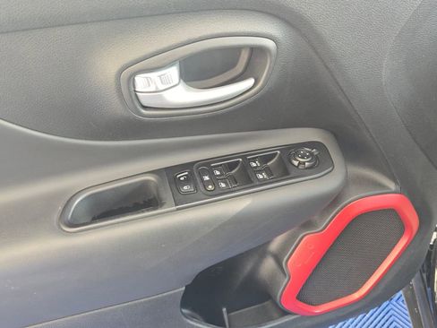 Used 2023 Jeep Renegade Trailhawk image 11