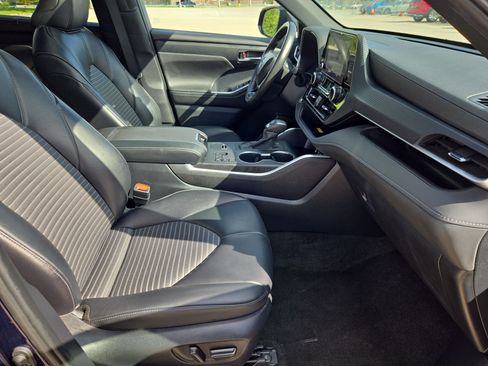 Used 2024 Toyota Highlander XSE FWD image 31