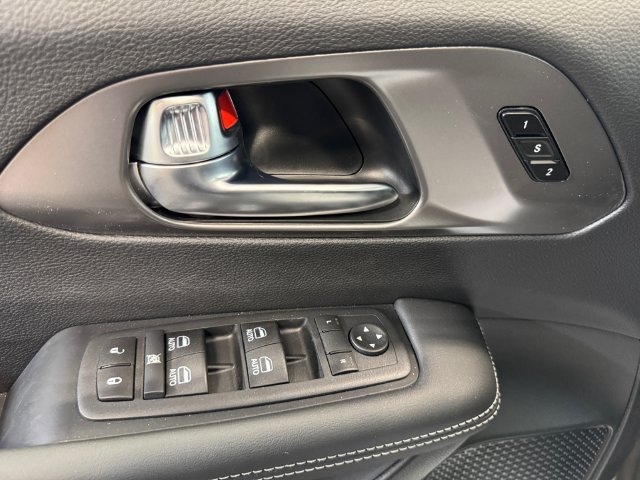 New 2026 Chrysler Pacifica Select AWD/4WD image 16