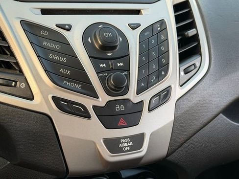 Used 2013 Ford Fiesta SE FWD image 15