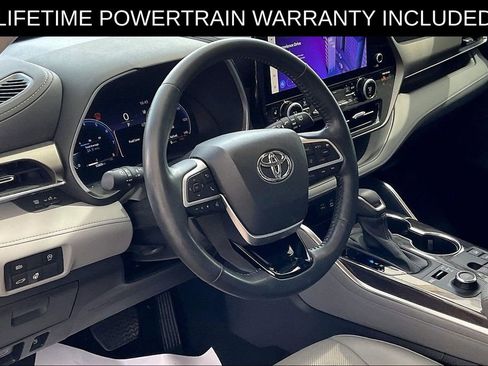 Used 2023 Toyota Highlander Limited AWD/4WD image 12