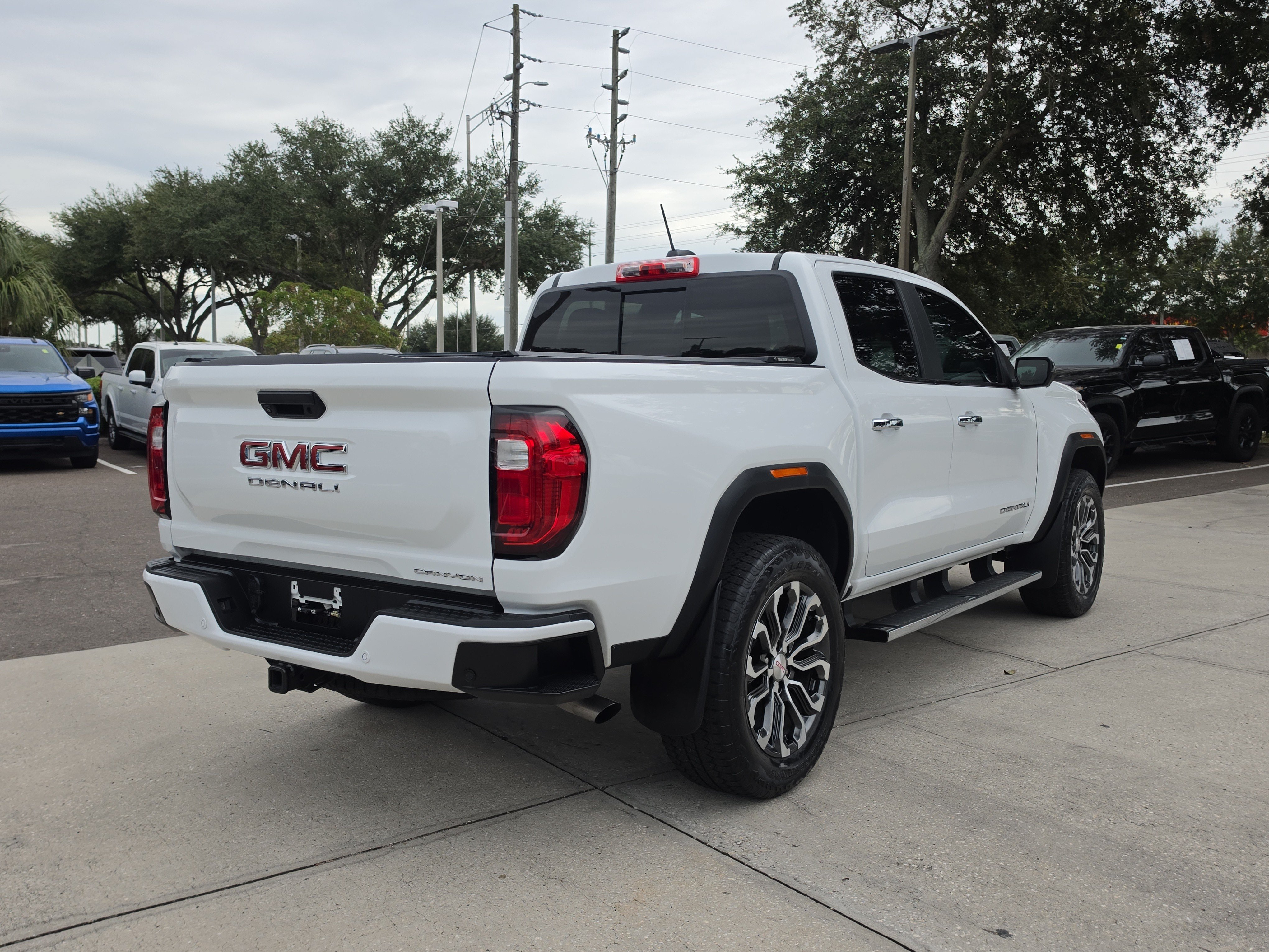Used 2024 GMC Canyon Denali AWD/4WD image 8
