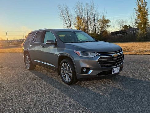 Used 2020 Chevrolet Traverse Premier image 2