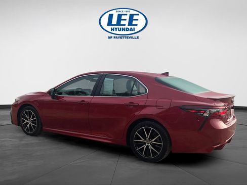 Used 2023 Toyota Camry SE image 4