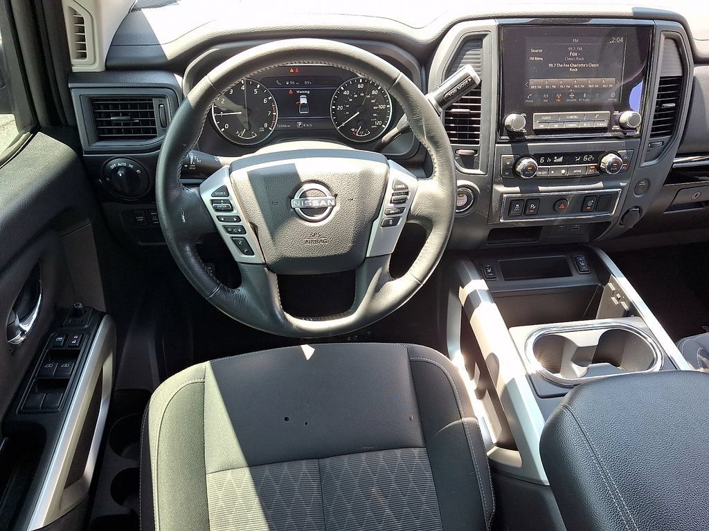 Used 2024 Nissan Titan SV w/ SV Convenience Package RWD image 11