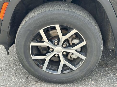 Used 2023 Jeep Grand Cherokee Limited AWD/4WD image 9