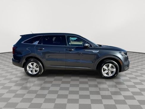 Used 2023 Kia Sorento LX image 10