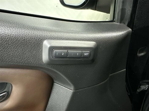 Used 2017 Nissan Titan Platinum Reserve image 12