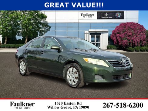 Used 2011 Toyota Camry LE image 1