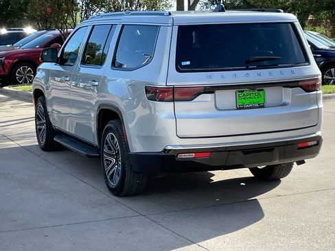 Used 2024 Jeep Wagoneer Series II w/ Flexible Seating Group RWD image 4