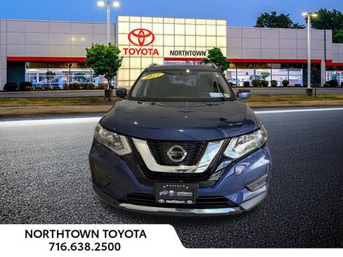 Used 2017 Nissan Rogue SV AWD/4WD image 3